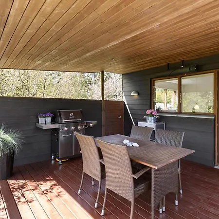2 Bedroom Lovely In